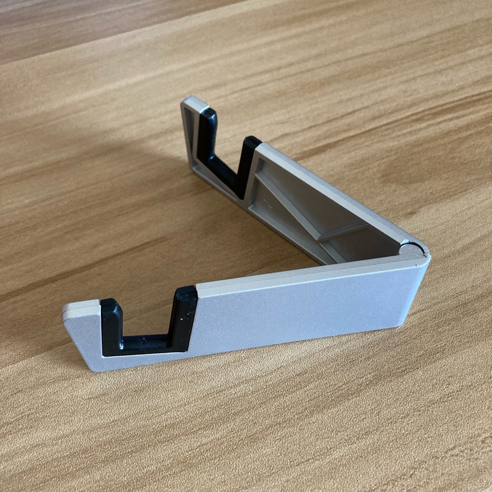 Universal tablet/iPhone/cellphone holder